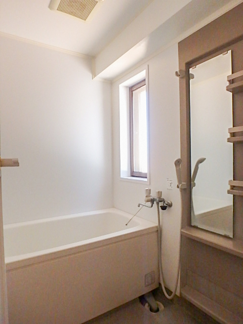 バス・シャワールーム　他のお部屋　参考反転タイプ