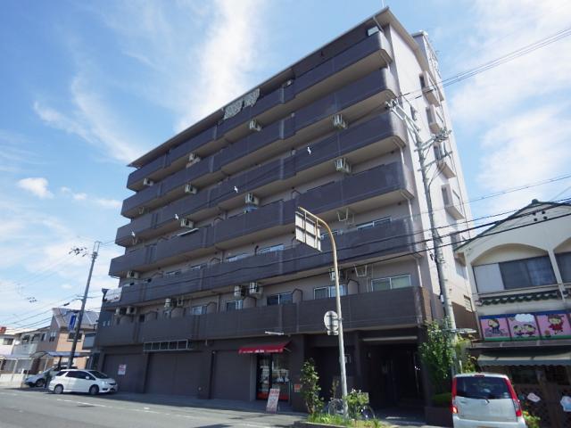 【大和郡山市小泉町のマンションの建物外観】