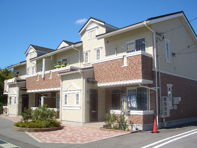 上田市保野のアパートの建物外観