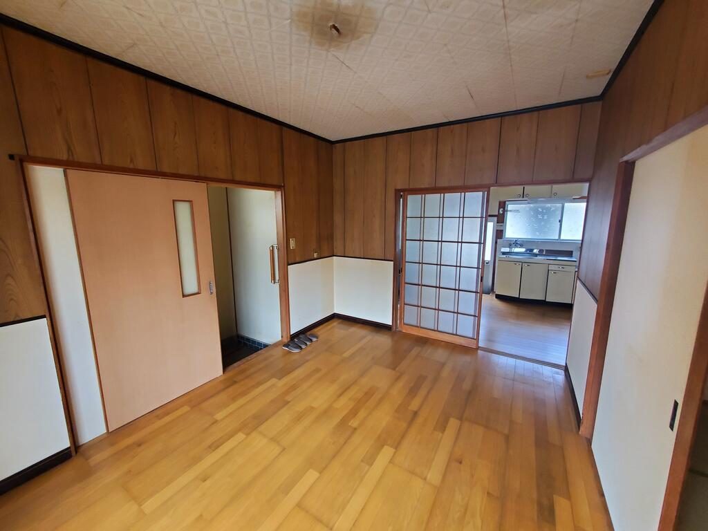 北内町二丁目1-37 貸家の居間写真