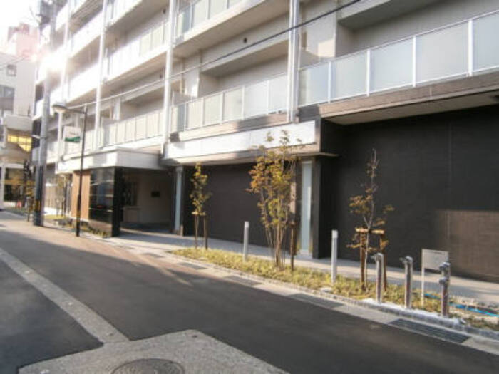富山市三番町のマンションの建物外観
