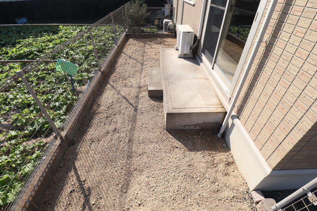 バルコニー　広いお庭付き♪