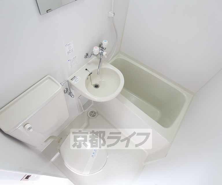 バス・シャワールーム　清潔感のある水廻りです・