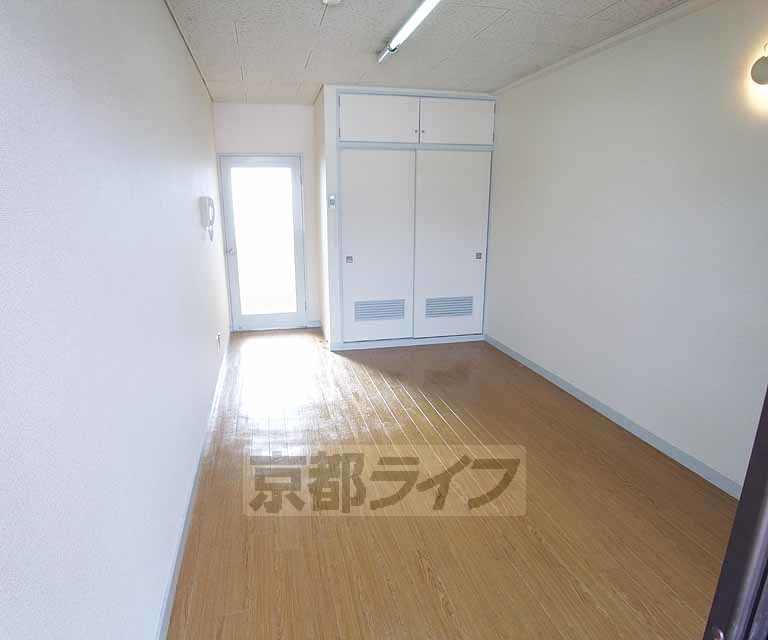 居室・リビング　広々とした洋室です！