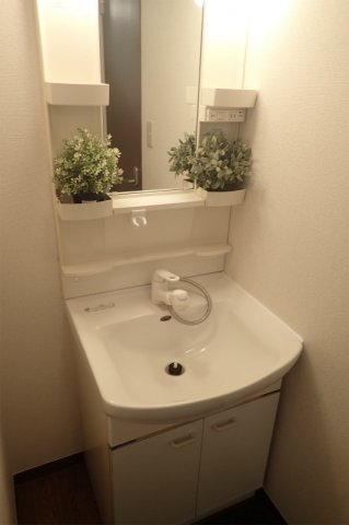 洗面設備　雨の日でも便利な洗髪洗面化粧台☆！