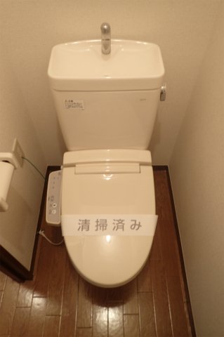 トイレ　単身の方でもシャワートイレ付は外せませんね◎！