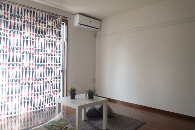 居室・リビング　新品のエアコンに交換済！快適に過ごせる11.1帖の洋室です♪