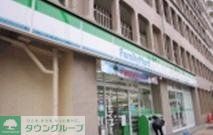 コンビニ　ファミリーマート（コンビニ）まで300m