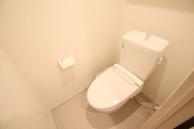 トイレ　※別室の参考写真の為、現況優先です。