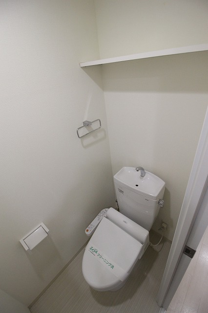 トイレ　別の部屋の部屋の写真です