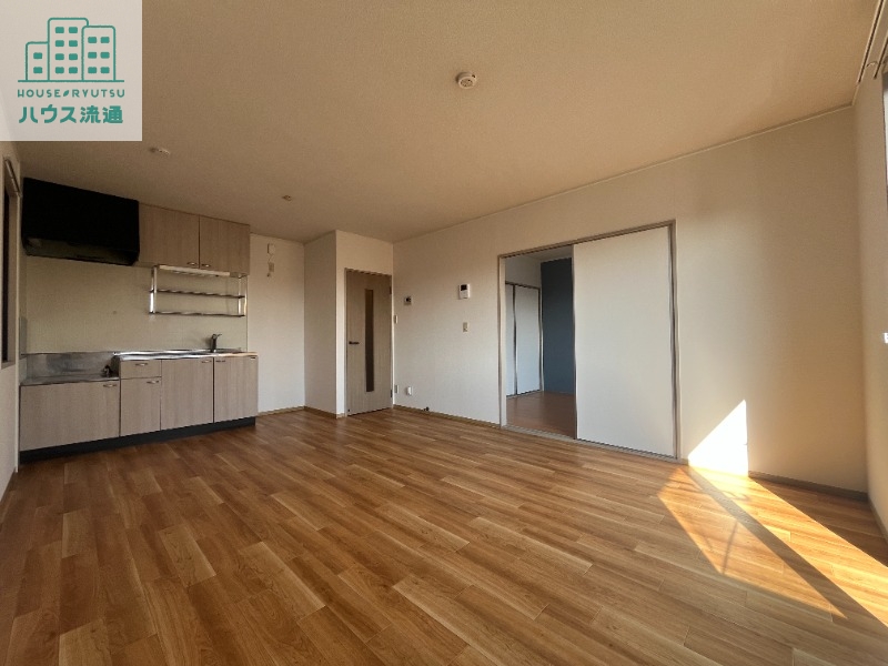 居室・リビング　※写真は別号室・同間取り反転タイプのお部屋のものです