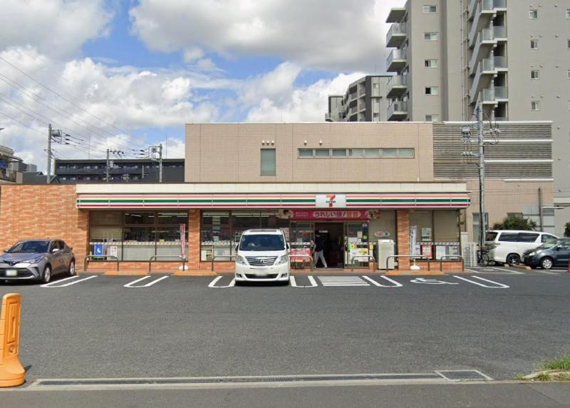コンビニ　セブンイレブン 足立六町１丁目店（コンビニ）まで210m