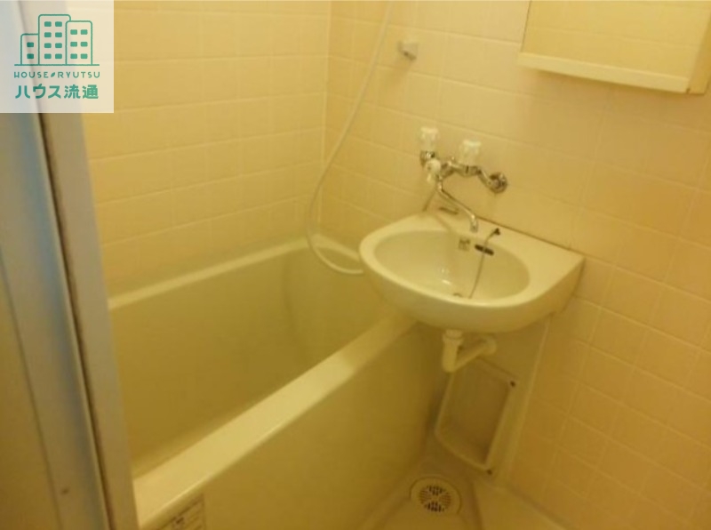 バス・シャワールーム　※写真は別号室です。