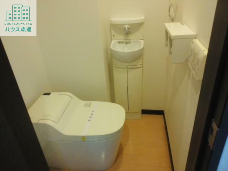 トイレ　※写真は別号室です。