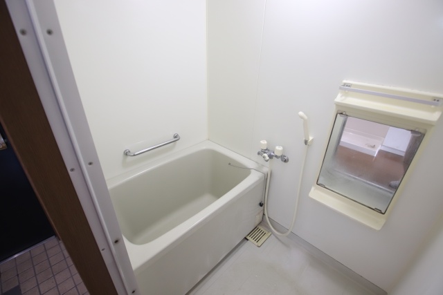 バス・シャワールーム　※他のお部屋の参考写真です