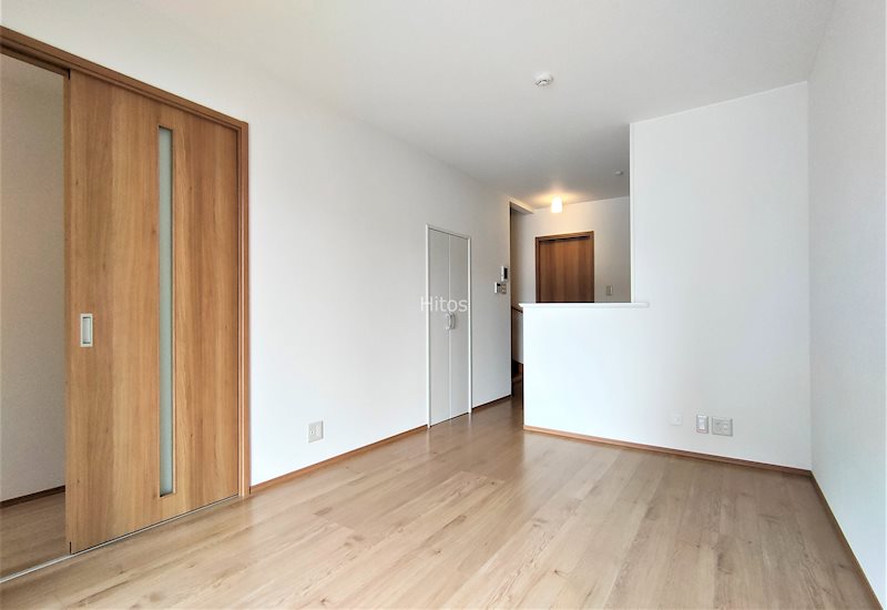 居室・リビング　約10帖のLDKは日当たりも良好。