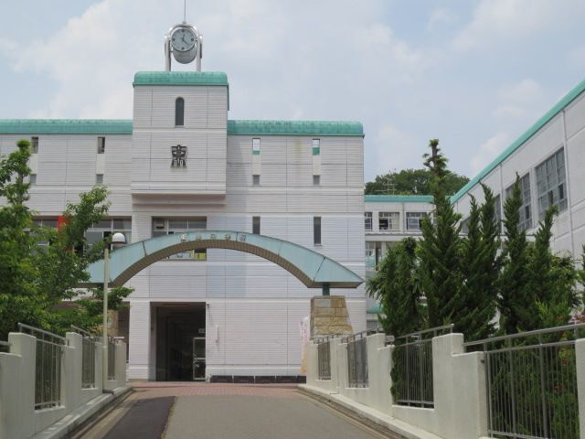 中学校　名古屋市立東星中学校（中学校）まで1058m