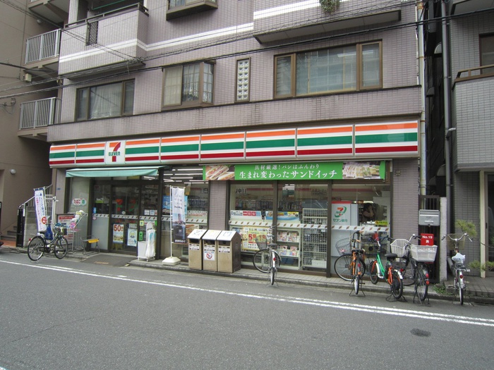 コンビニ　セブンイレブン（コンビニ）まで137m