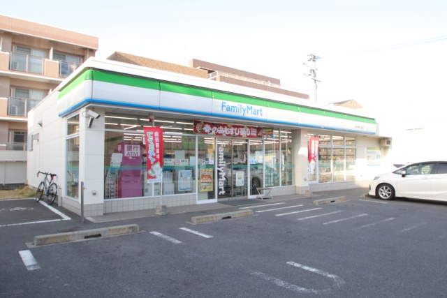 コンビニ　ファミリーマート　名東本通三丁目店（コンビニ）まで100m