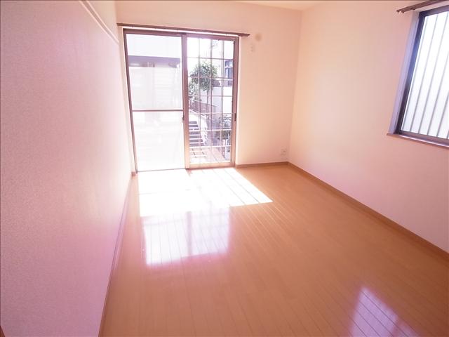 居室・リビング　日のあたるリビング