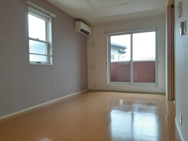 居室・リビング　ゆったり過ごせる居間です