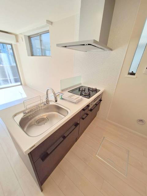 キッチン　料理の幅も広がるグリル付ガス３口システムキッチン