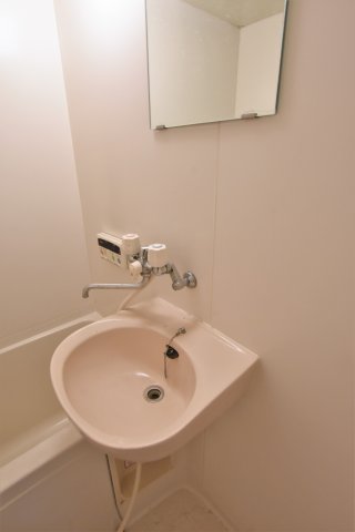 洗面設備　同物件、別号室の参考写真です。