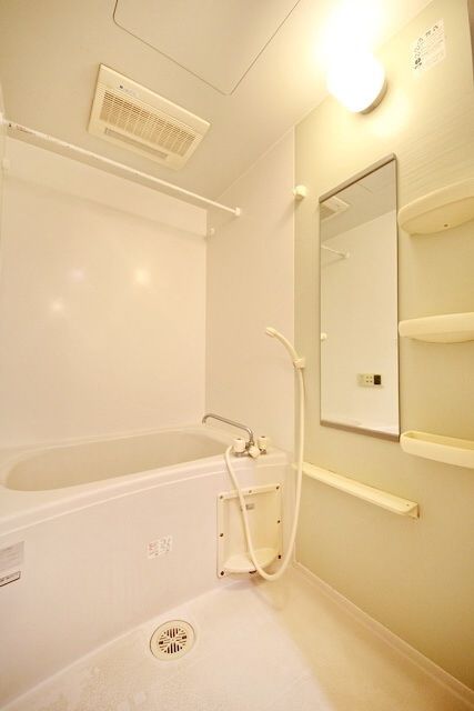 バス・シャワールーム　同物件別部屋写真