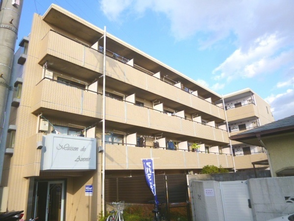 建物外観　宅配ボックス付きで不在時にも便利！