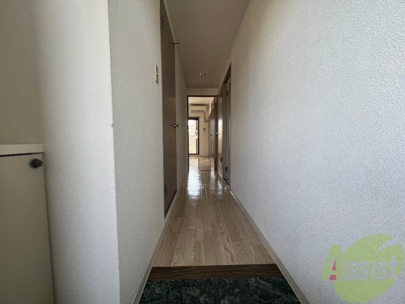 玄関　シンプルなすっきりとした玄関になっています