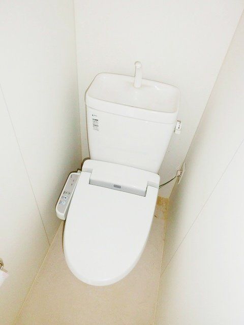 トイレ　洗浄機能付きです。