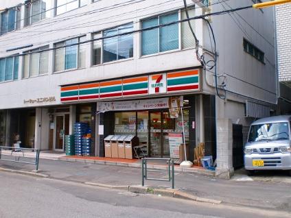 コンビニ　セブンイレブン 文京湯島3丁目店（コンビニ）まで141m