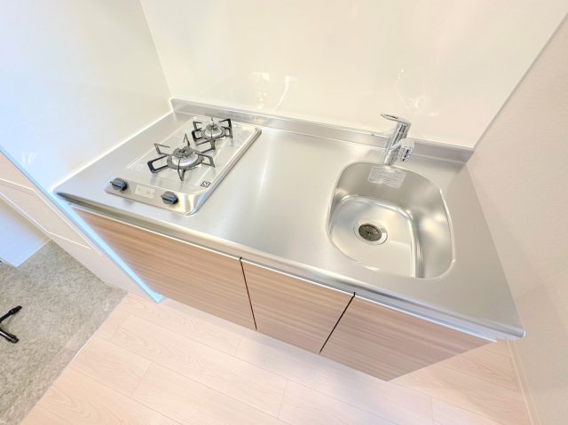 キッチン　スッキリとしたシンプルキッチン。