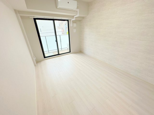 居室・リビング　明るく広々としたリビングです。