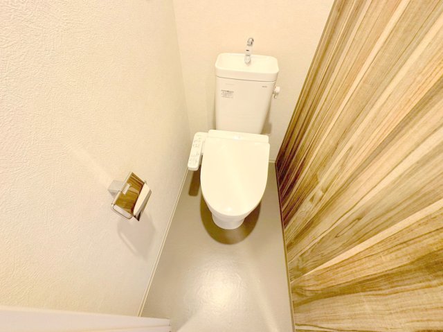 トイレ　綺麗なトイレにはウォシュレット標準装備です。