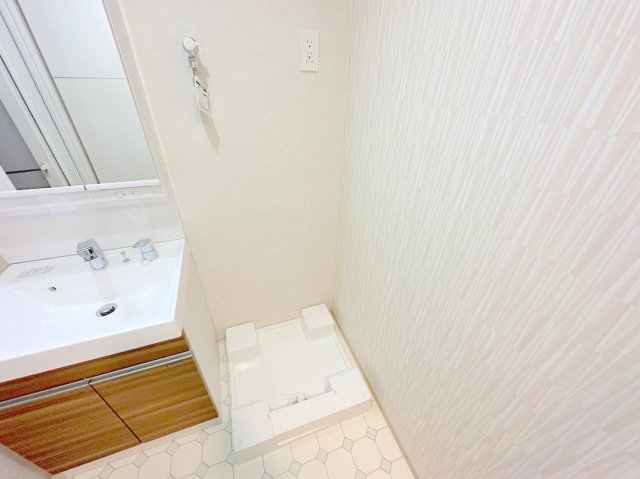 その他設備　嬉しい室内洗濯機置場。これで洗濯機も長持ちしますね。