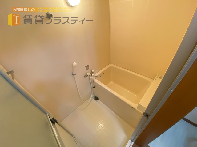 バス・シャワールーム　１日の疲れをバスルームでゆっくりと…。