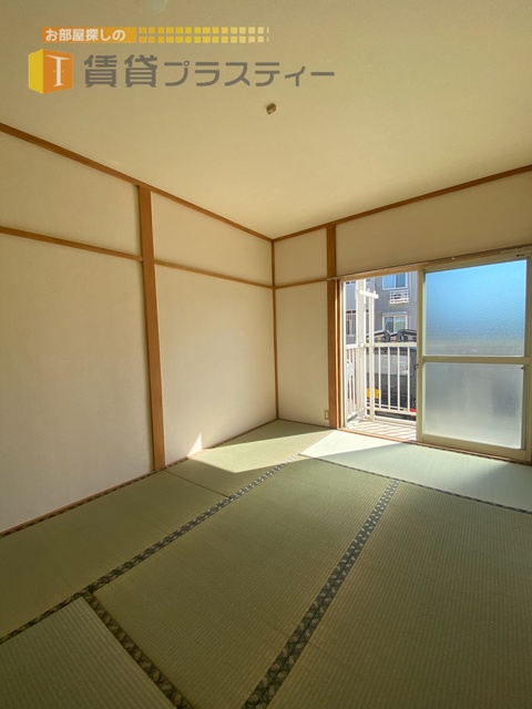 居室・リビング　日差しと和室の相性抜群です。