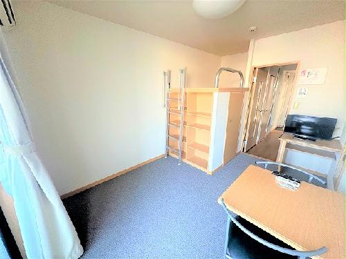居室・リビング　3階タイプのお部屋です。