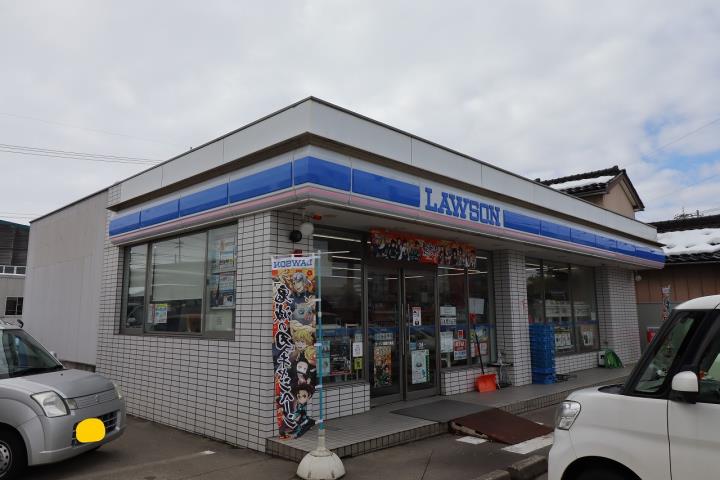 コンビニ　ローソン高岡六家店（コンビニ）まで386m