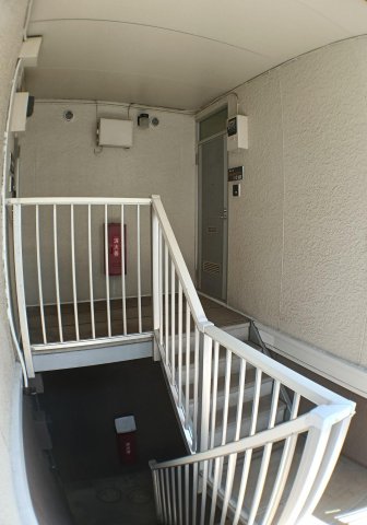 その他共有部分　階段上がって右側。