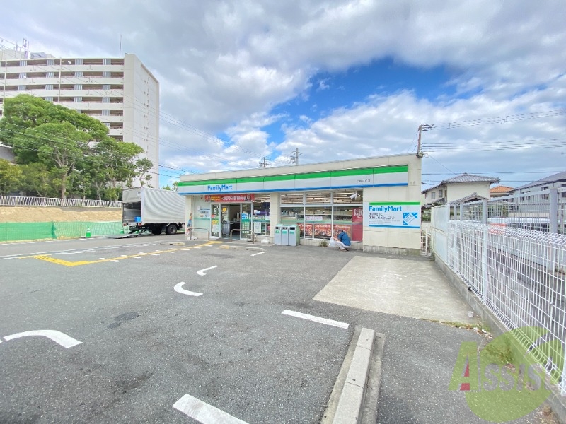 コンビニ　ファミリーマート 千鳥が丘店（コンビニ）まで459m