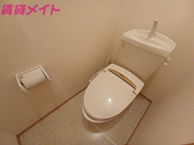 トイレ　同型参考写真