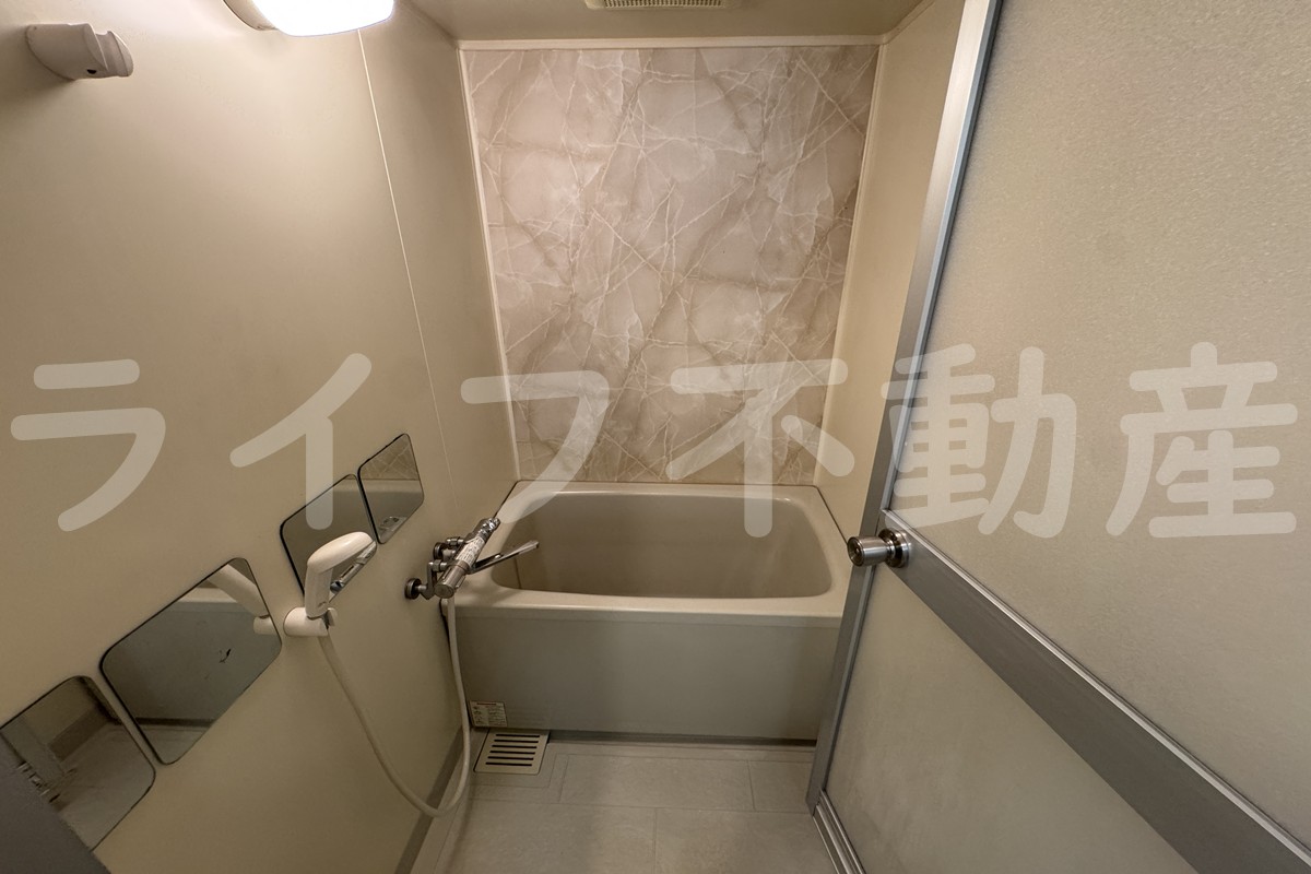 バス・シャワールーム　コンパクトで使いやすいお風呂です