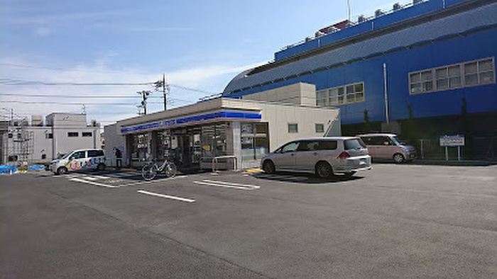 コンビニ　ローソン　青梅新町三丁目店（コンビニ）まで184m