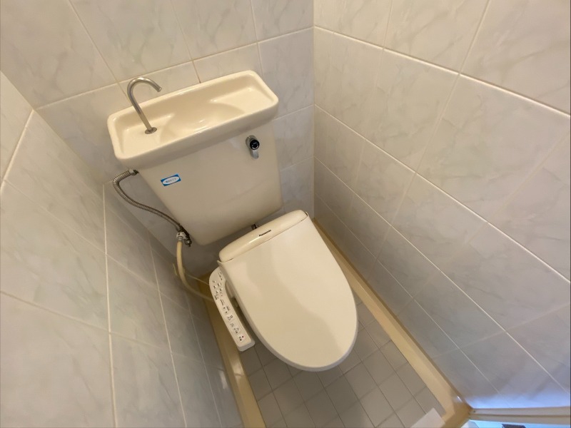 トイレ　トイレです。ウォシュレット付を探している方、おすすめです。