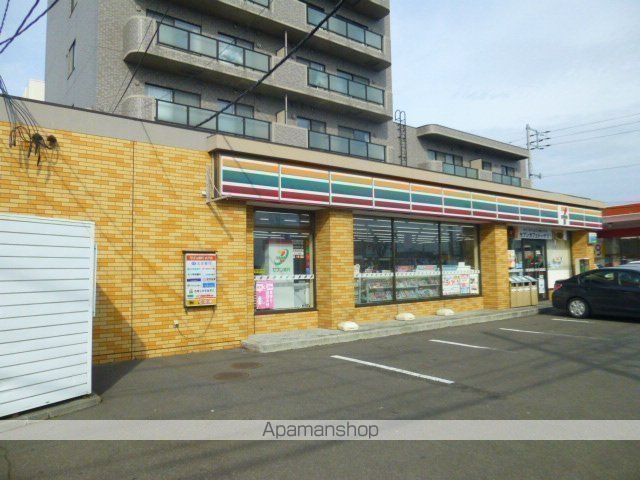 コンビニ　セブンイレブン（コンビニ）まで713m