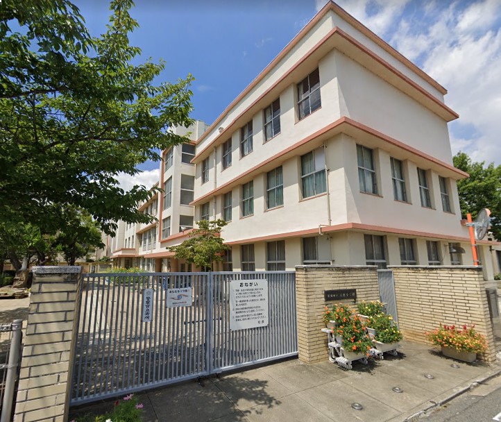 小学校　尼崎市立武庫小学校（小学校）まで327m