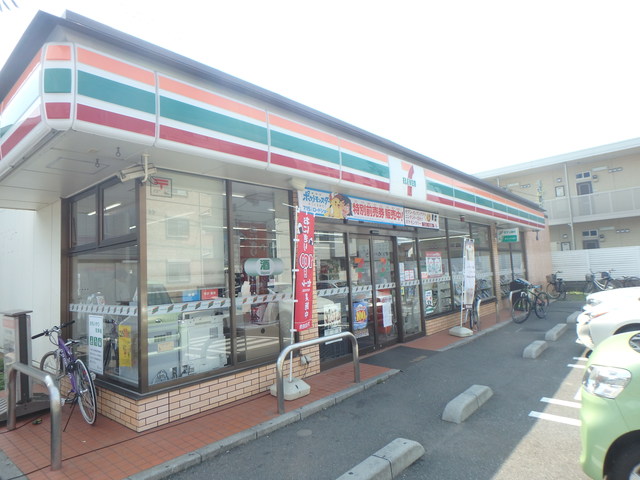 コンビニ　セブンイレブン（コンビニ）まで812m