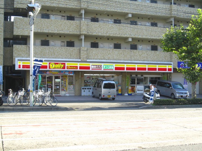 コンビニ　デイリーヤマザキ広島楠木店（コンビニ）まで140m